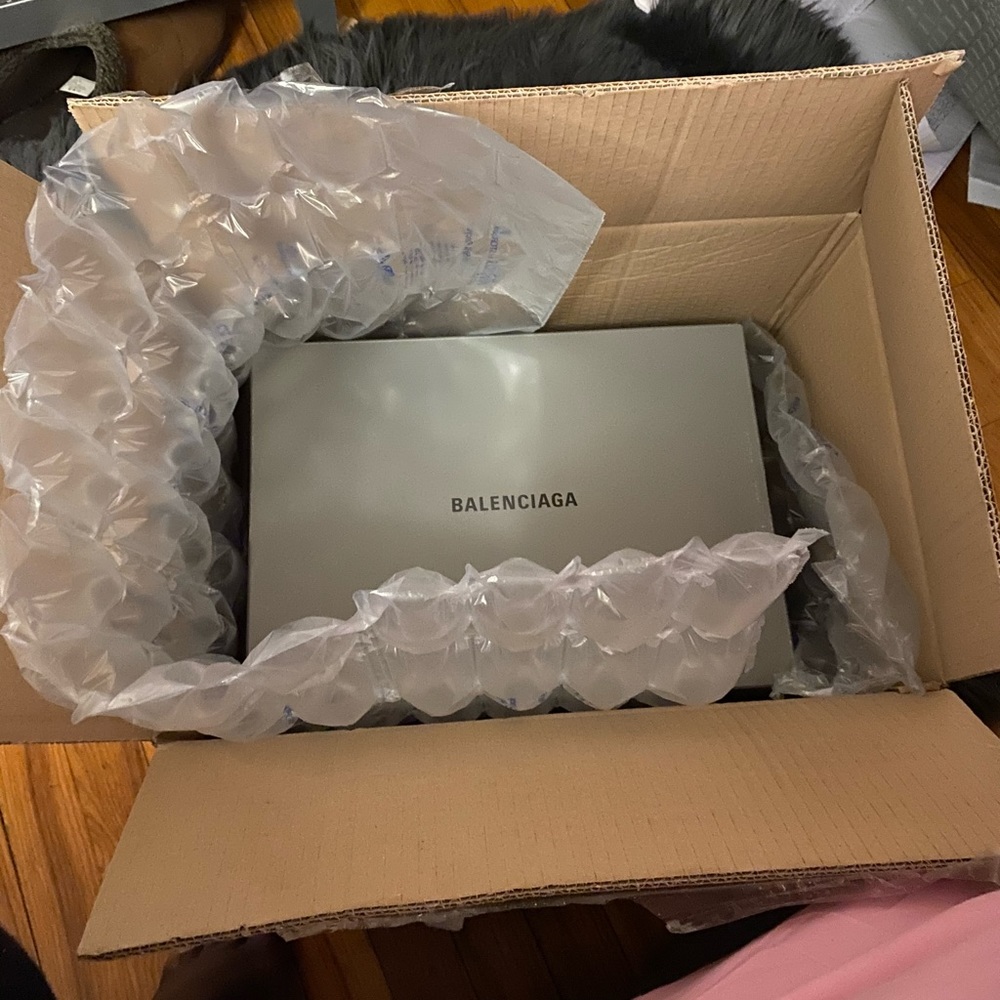COPY - Balenciaga Triple S open to reasonable off…